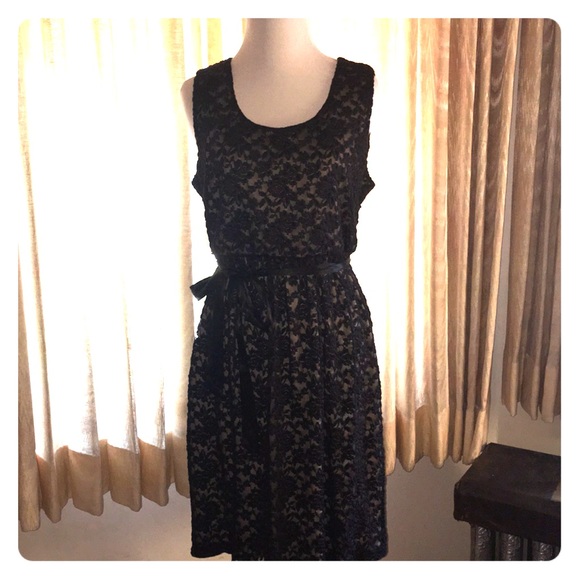 Valerie Bertinelli Dresses & Skirts - Valerie Bertinelli black and cream lace dress